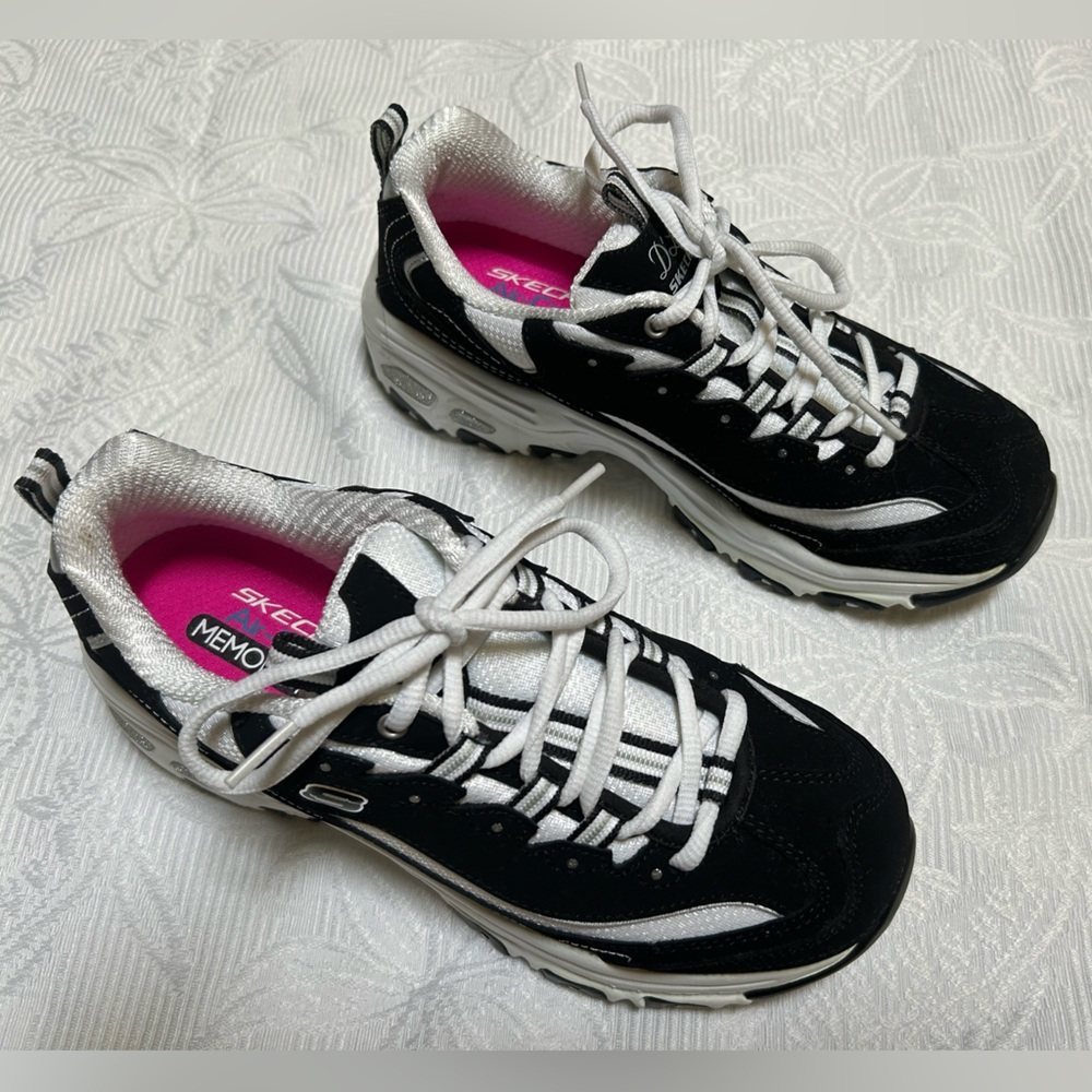 Skechers D’Lites NWOT Size 8.5